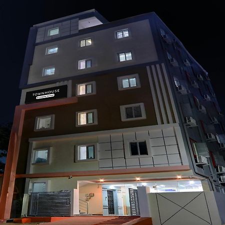 Super Townhouse Nanak Ram Guda Near Waverock Sez Χιντεραμπάντ Εξωτερικό φωτογραφία