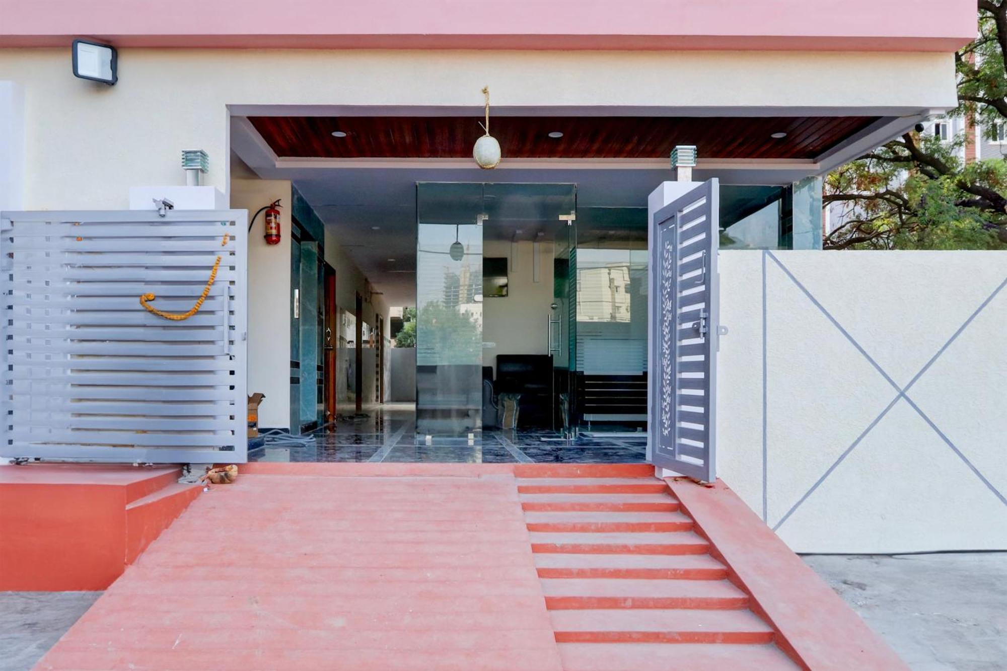 Super Townhouse Nanak Ram Guda Near Waverock Sez Χιντεραμπάντ Εξωτερικό φωτογραφία