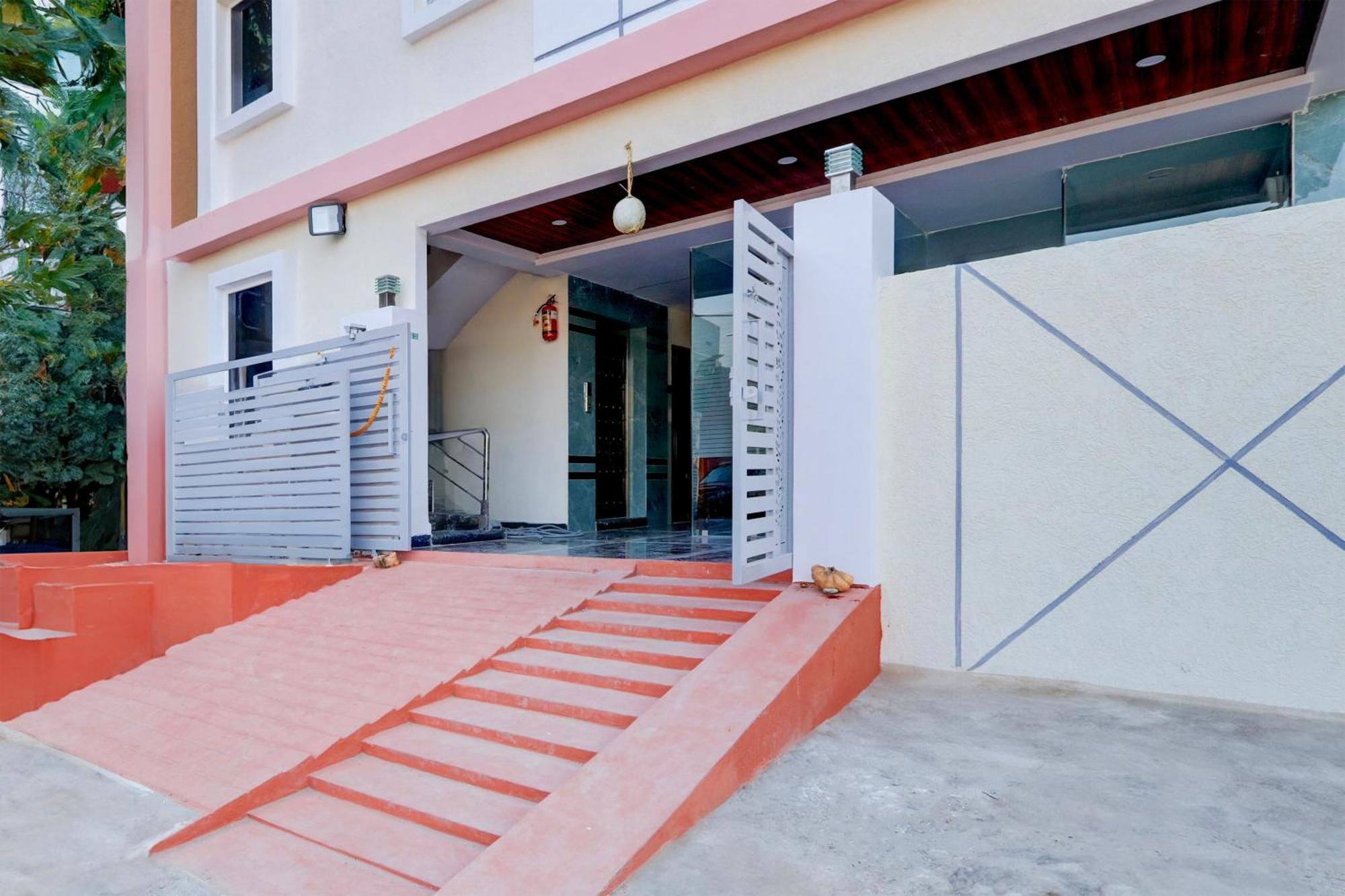 Super Townhouse Nanak Ram Guda Near Waverock Sez Χιντεραμπάντ Εξωτερικό φωτογραφία